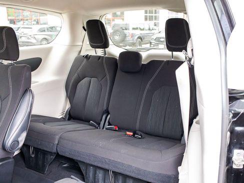 Used 2023 Chrysler Voyager LX image 16