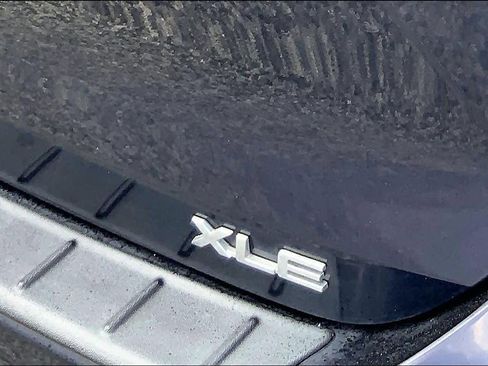 Used 2024 Toyota Highlander XLE FWD image 30