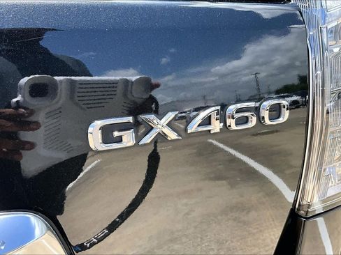 Used 2023 Lexus GX 460 Luxury w/ Accessory Package AWD/4WD image 10