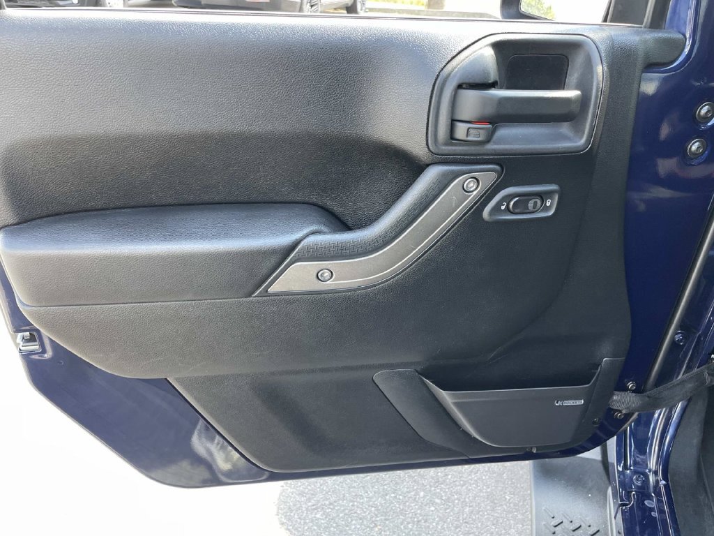 Used 2013 Jeep Wrangler Sport AWD/4WD image 38