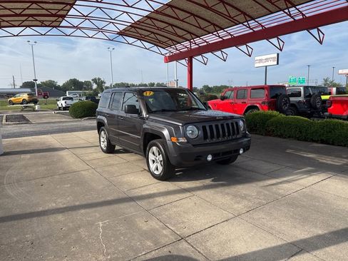 Used 2017 Jeep Patriot Latitude image 1