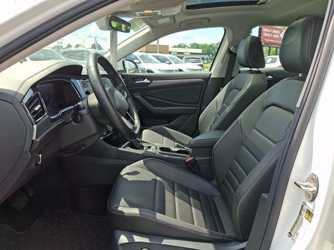 Certified 2024 Volkswagen Jetta SE FWD image 13