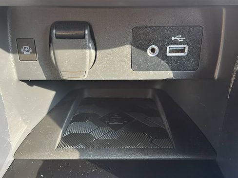 Used 2025 Nissan Versa SV FWD image 26