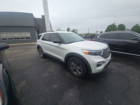 Used 2021 Ford Explorer XLT w/ Equipment Group 202A AWD/4WD image 3
