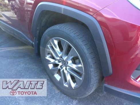 Used 2023 Toyota RAV4 XLE Premium image 3