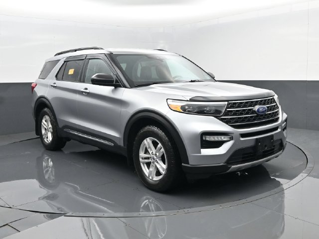 Used 2020 Ford Explorer XLT w/ Equipment Group 202A AWD/4WD image 3