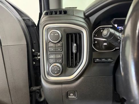 Used 2022 GMC Sierra 3500 Denali w/ Denali Black Diamond Edition AWD/4WD image 19