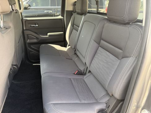 Used 2023 Nissan Frontier SV w/ SV Convenience Package AWD/4WD image 11