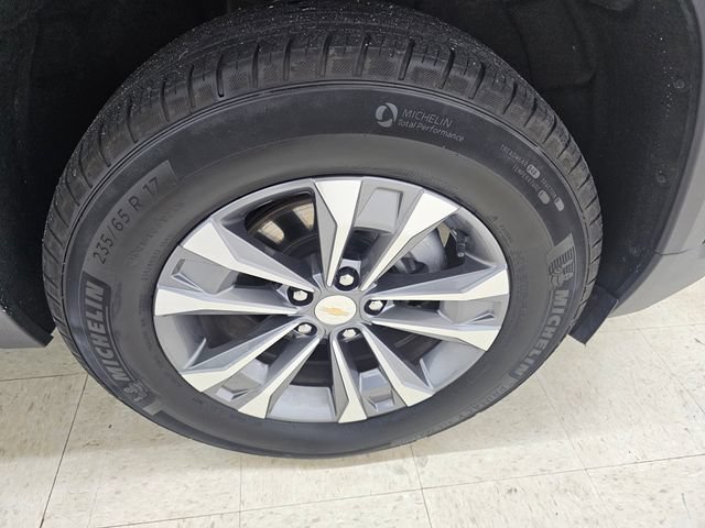 Used 2025 Chevrolet Equinox LT AWD/4WD image 11