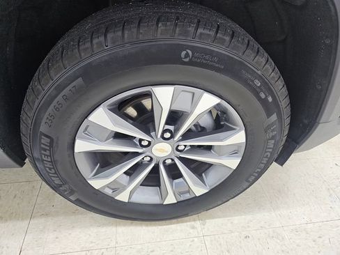 Used 2025 Chevrolet Equinox LT AWD/4WD image 11