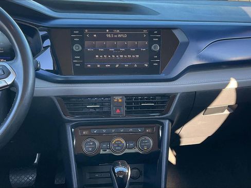 Used 2024 Volkswagen Taos SE image 6