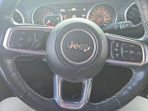 Used 2021 Jeep Gladiator Overland w/ Popular Equipment Package AWD/4WD image 12