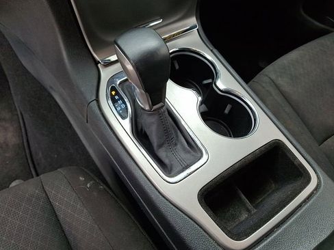 Used 2019 Jeep Grand Cherokee Laredo AWD/4WD image 27