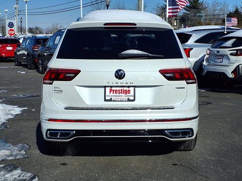 Certified 2022 Volkswagen Tiguan SEL R-Line image 4