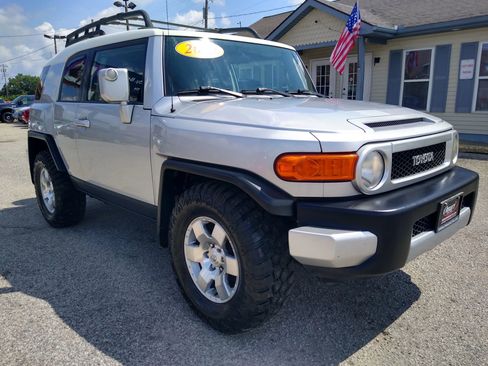 Used 2008 Toyota FJ Cruiser 2WD image 3