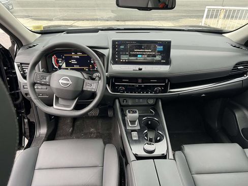 Used 2025 Nissan Rogue SL w/ SL Premium Package image 12