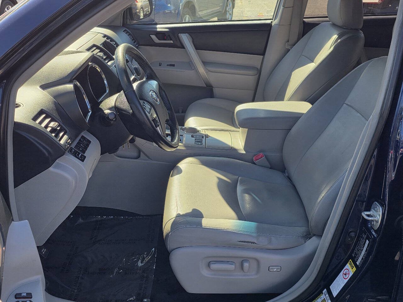 Used 2013 Toyota Highlander SE AWD/4WD image 10