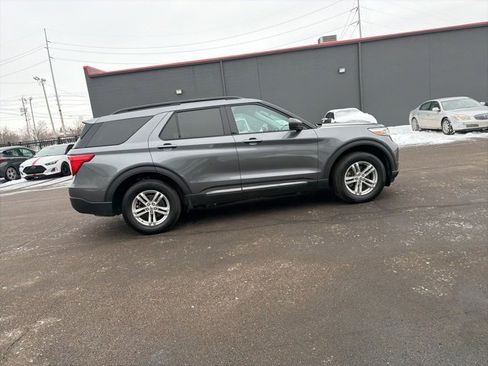Used 2021 Ford Explorer XLT w/ Class III Trailer Tow Package image 4