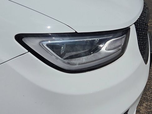 Used 2025 Chrysler Pacifica Limited FWD image 10