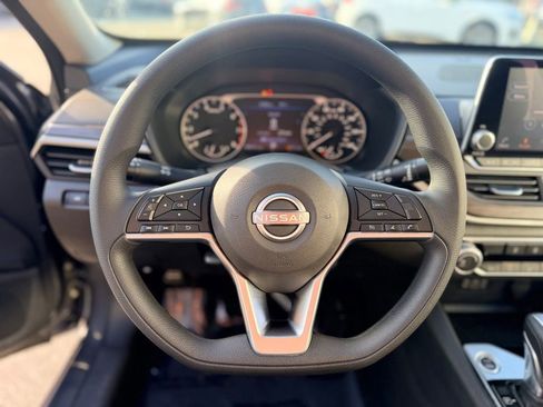 Used 2024 Nissan Altima 2.5 SV image 29