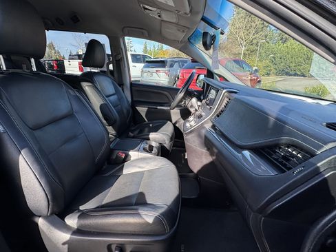 Used 2015 Toyota Sienna SE image 8