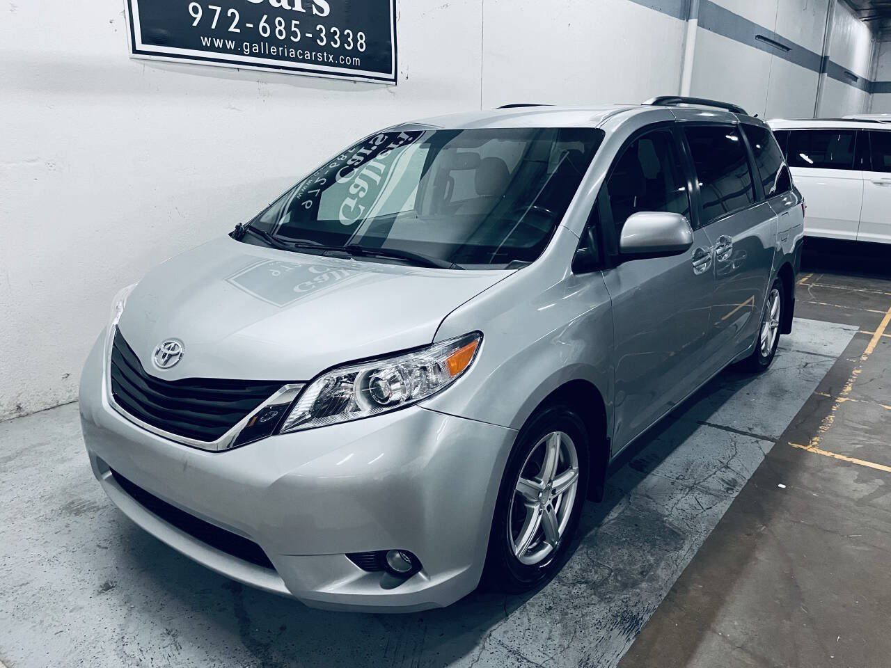 Used 2017 Toyota Sienna LE FWD image 6