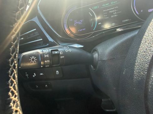 Used 2022 Kia Niro EX w/ Cold Weather Package FWD image 16