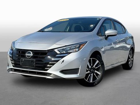 Used 2025 Nissan Versa SV FWD image 3