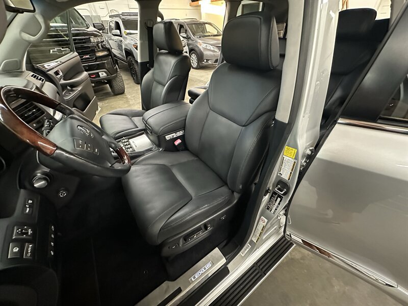 Used 2011 Lexus LX 570 4WD w/ Luxury Pkg image 40