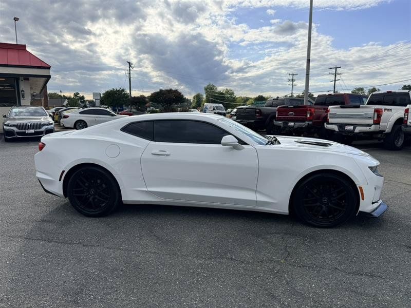 Used 2020 Chevrolet Camaro LT RWD image 4