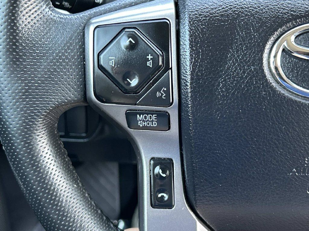 Used 2022 Toyota Tacoma SR5 RWD image 27