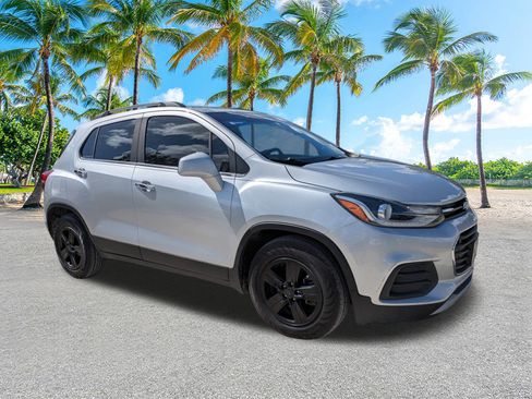 Used 2019 Chevrolet Trax LT w/ LT Convenience Package image 2
