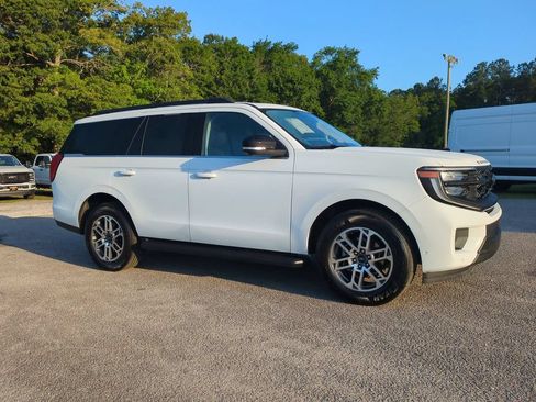Used 2025 Ford Expedition Active RWD image 2