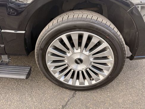 Used 2017 Lincoln Navigator Select image 31