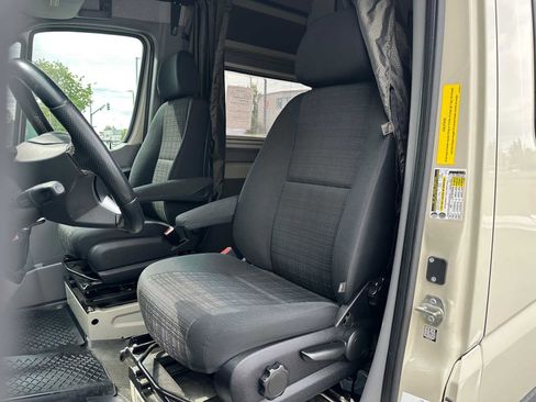 Used 2018 Mercedes-Benz Sprinter 2500 image 26