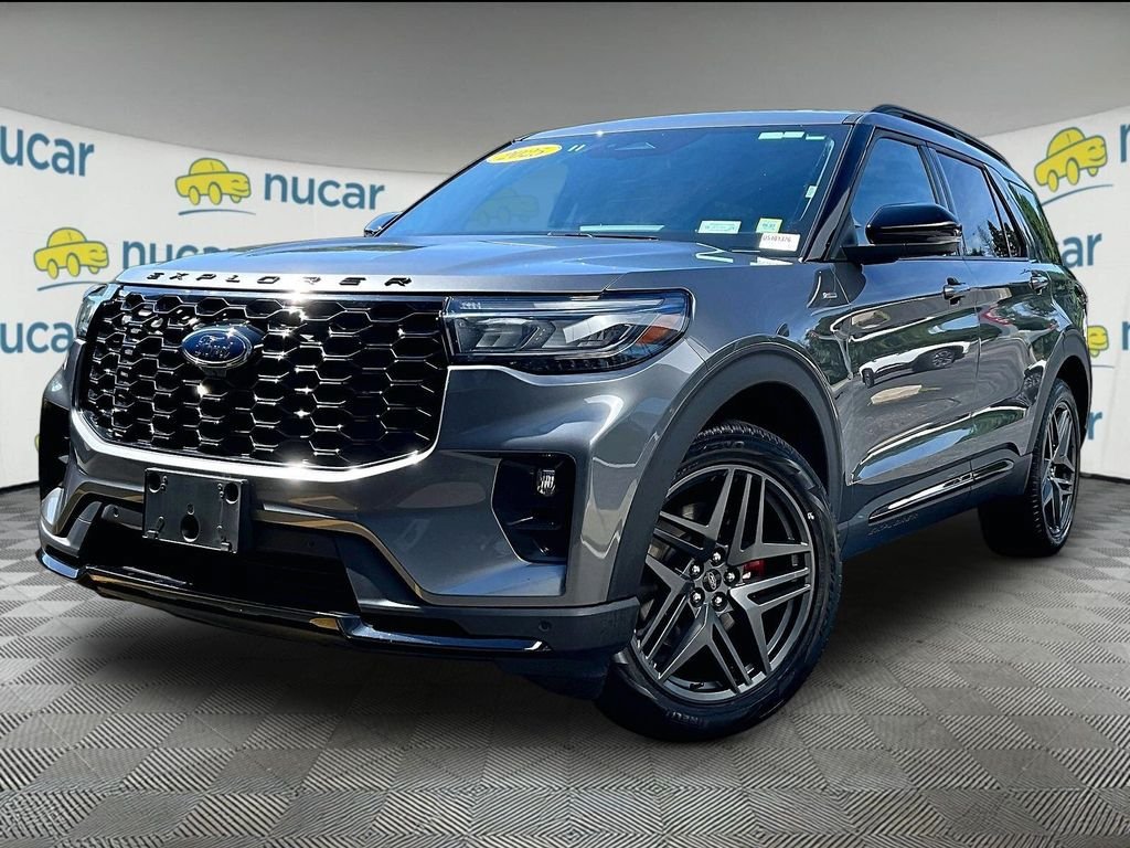 Used 2025 Ford Explorer ST-Line w/ ST-Line Street Pack AWD/4WD image 3