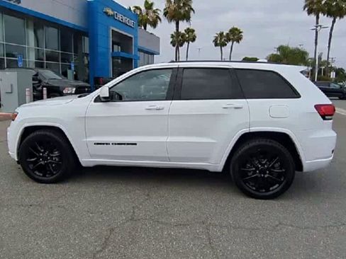 Used 2018 Jeep Grand Cherokee Altitude RWD image 5