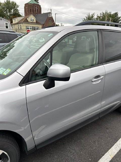 Used 2017 Subaru Forester 2.5i Premium AWD/4WD image 2