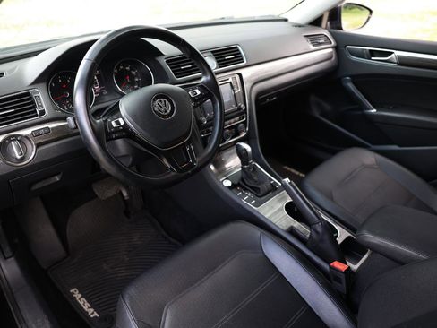 Used 2017 Volkswagen Passat 1.8T SE FWD image 4
