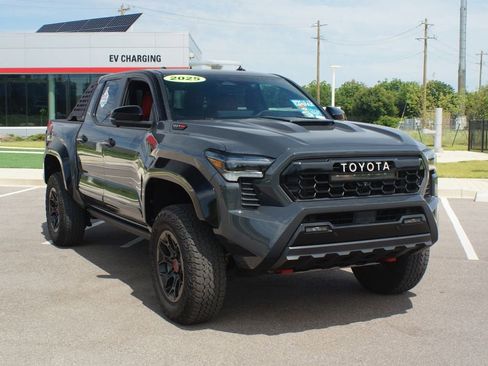 Used 2025 Toyota Tacoma TRD Pro AWD/4WD image 2