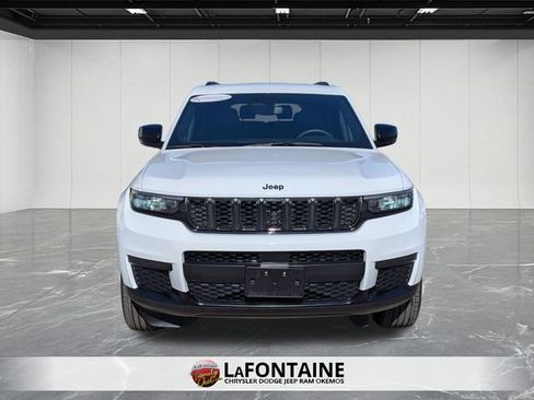 Certified 2024 Jeep Grand Cherokee L Altitude image 8