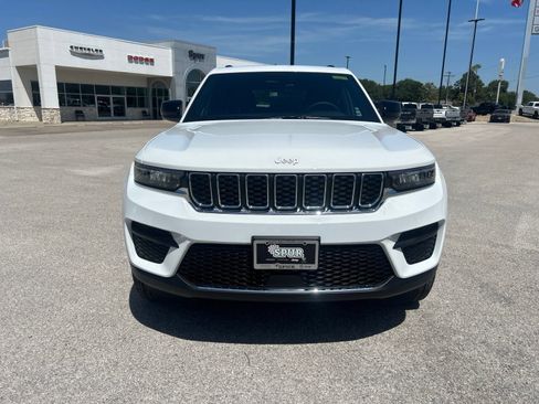 New 2026 Jeep Grand Cherokee Laredo RWD image 8