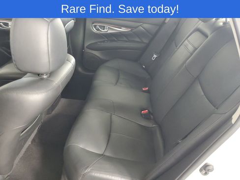 Used 2019 INFINITI Q70 Luxe w/ Proactive Package image 12