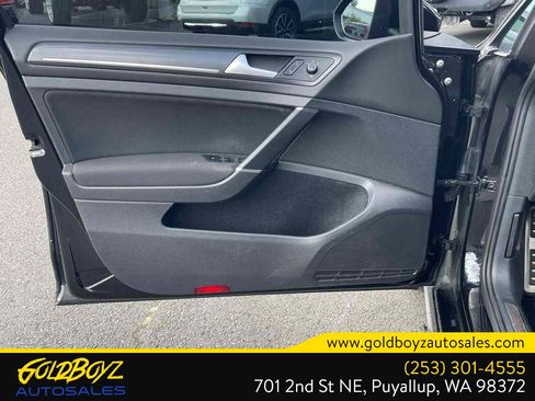Used 2019 Volkswagen Golf 4-Door FWD image 13