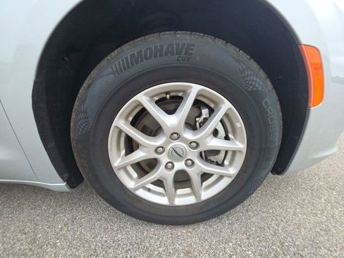Used 2024 Chrysler Pacifica Touring-L FWD image 28