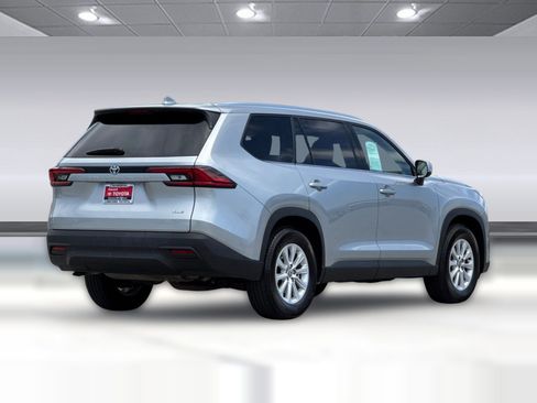 Used 2025 Toyota Grand Highlander FWD image 3