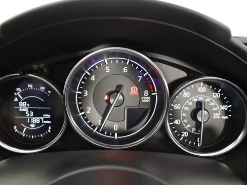 Used 2019 MAZDA MX-5 Miata Club w/ I-ACTIVSENSE Club Package RWD image 17