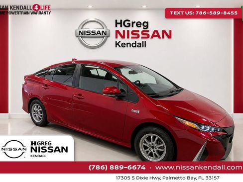 Used 2022 Toyota Prius Prime LE FWD image 1