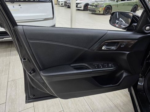 Used 2017 Honda Accord EX-L image 35
