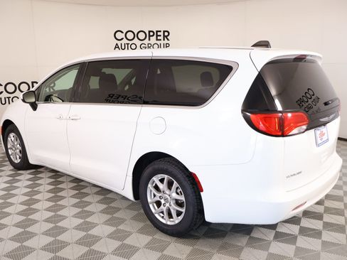 Used 2023 Chrysler Voyager LX image 23